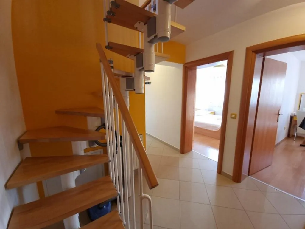 Apartment Apartman Scarlett Baska  Croatia